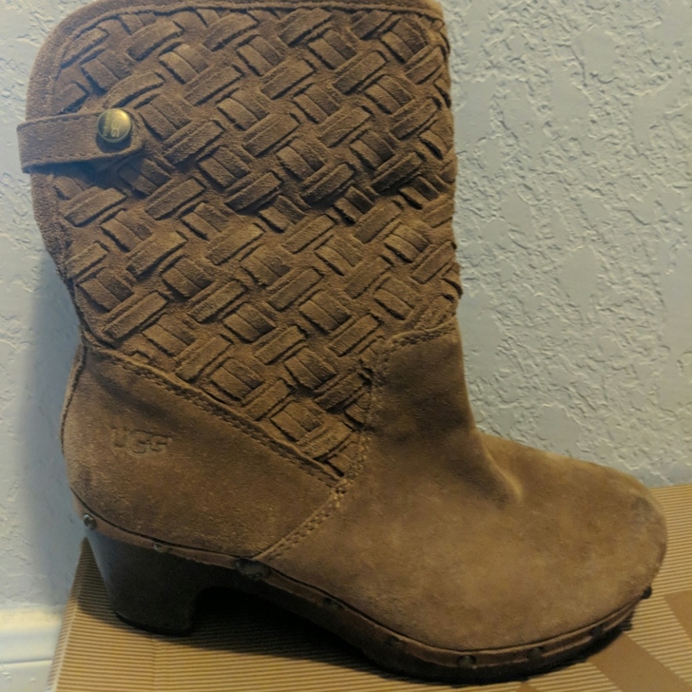 Uggs - image 2